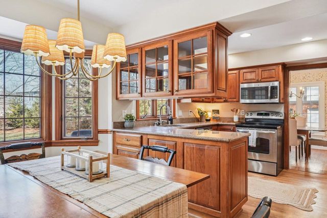 3220 W Chateau COURT, Mequon, WI 53092