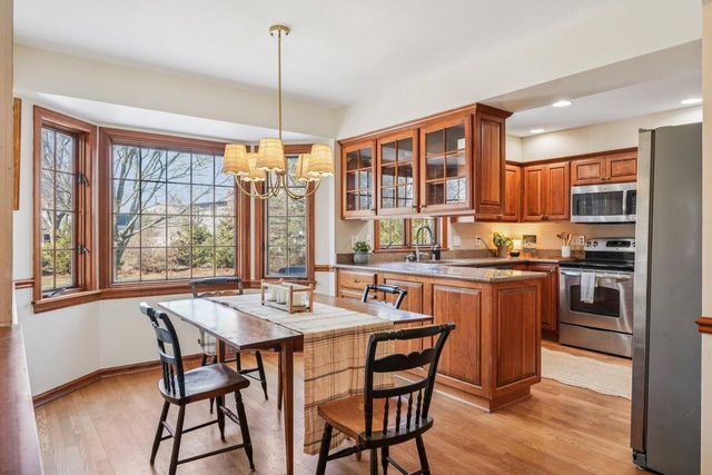 3220 W Chateau COURT, Mequon, WI 53092