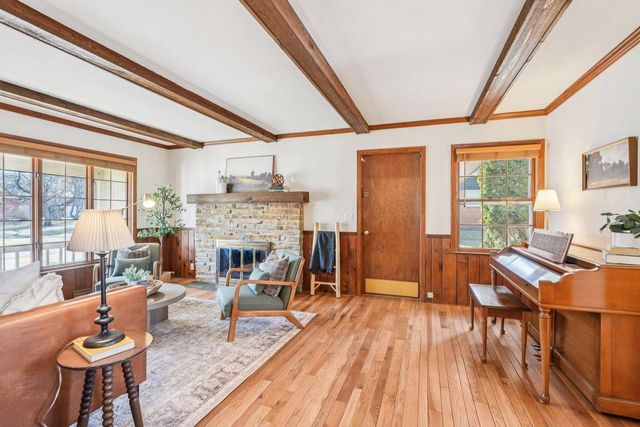 3220 W Chateau COURT, Mequon, WI 53092