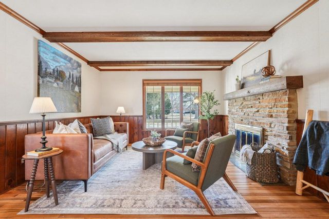 3220 W Chateau COURT, Mequon, WI 53092