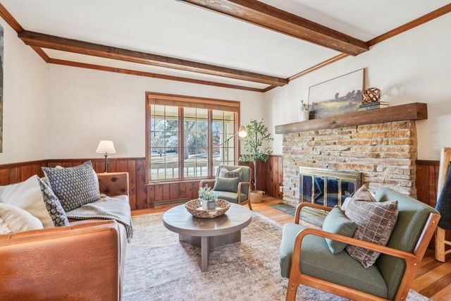 3220 W Chateau COURT, Mequon, WI 53092