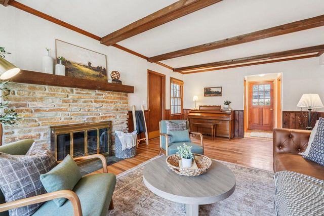 3220 W Chateau COURT, Mequon, WI 53092