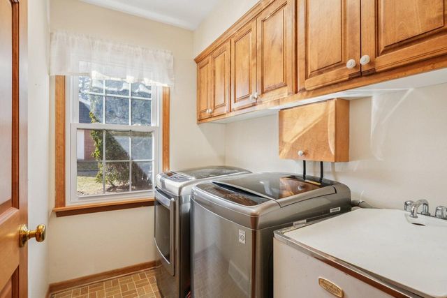 3220 W Chateau COURT, Mequon, WI 53092