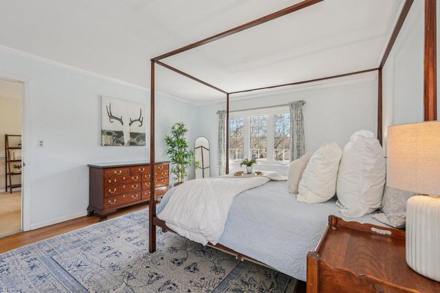 3220 W Chateau COURT, Mequon, WI 53092