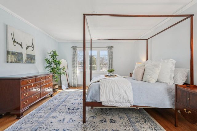 3220 W Chateau COURT, Mequon, WI 53092