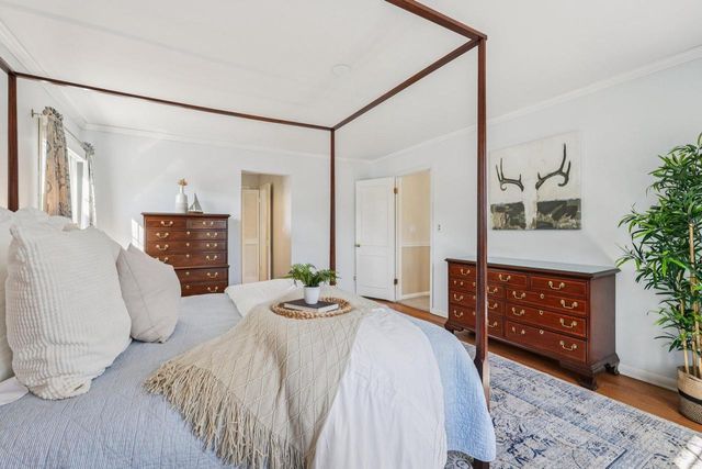 3220 W Chateau COURT, Mequon, WI 53092