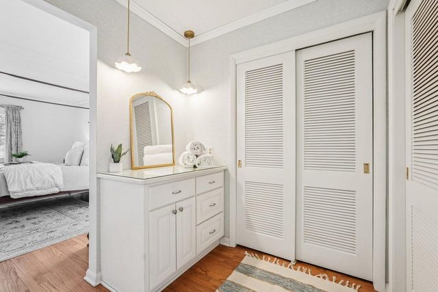 3220 W Chateau COURT, Mequon, WI 53092