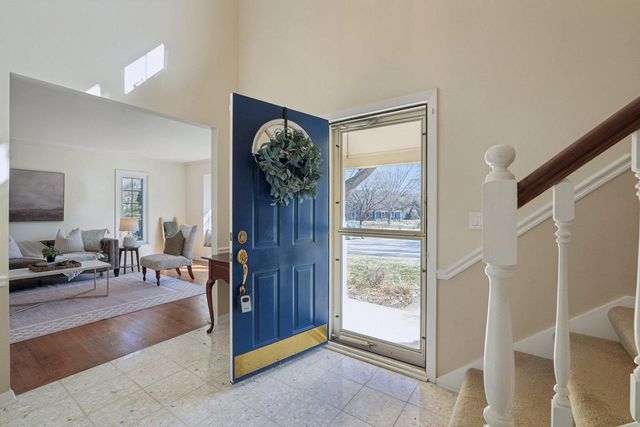 3220 W Chateau COURT, Mequon, WI 53092