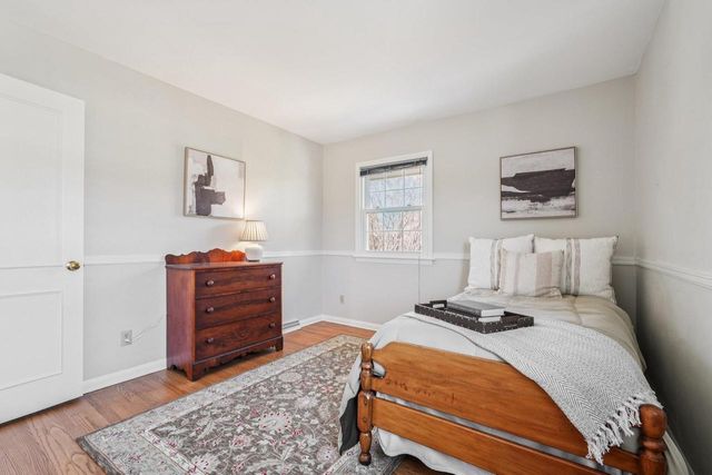 3220 W Chateau COURT, Mequon, WI 53092