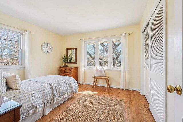 3220 W Chateau COURT, Mequon, WI 53092