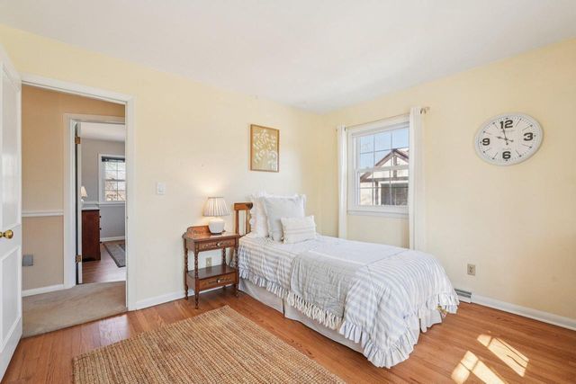 3220 W Chateau COURT, Mequon, WI 53092