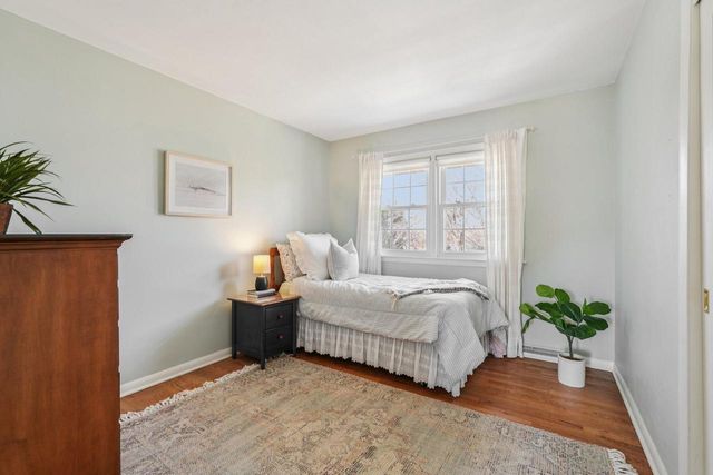 3220 W Chateau COURT, Mequon, WI 53092