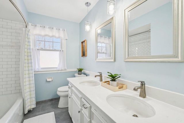 3220 W Chateau COURT, Mequon, WI 53092