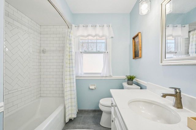 3220 W Chateau COURT, Mequon, WI 53092