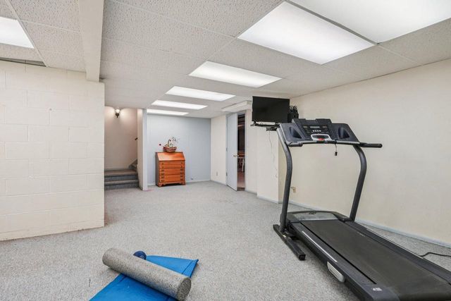 3220 W Chateau COURT, Mequon, WI 53092