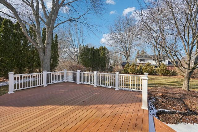 3220 W Chateau COURT, Mequon, WI 53092