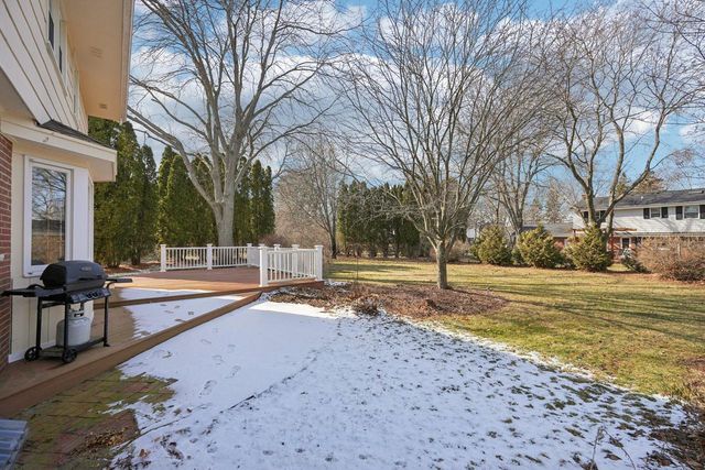 3220 W Chateau COURT, Mequon, WI 53092