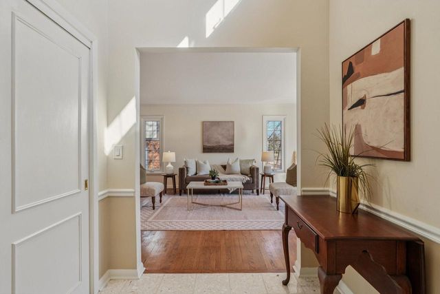 3220 W Chateau COURT, Mequon, WI 53092