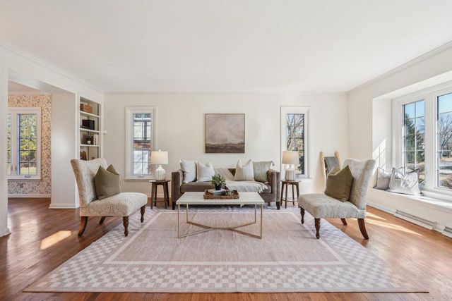 3220 W Chateau COURT, Mequon, WI 53092