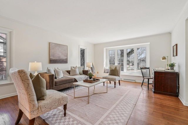 3220 W Chateau COURT, Mequon, WI 53092