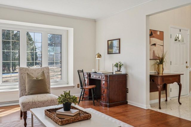 3220 W Chateau COURT, Mequon, WI 53092