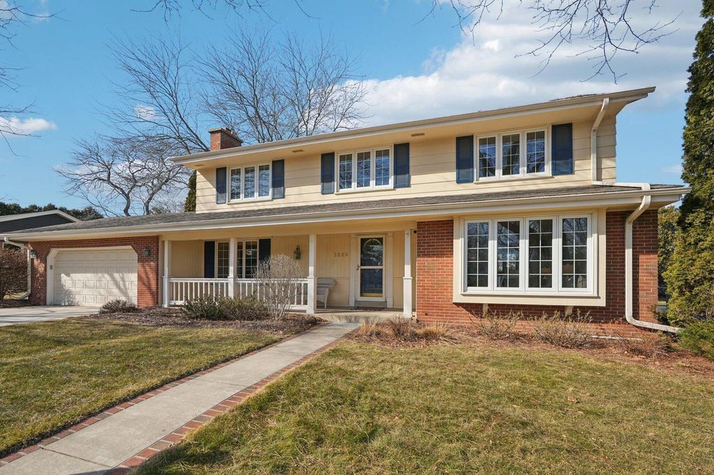 3220 W Chateau COURT, Mequon, WI 53092