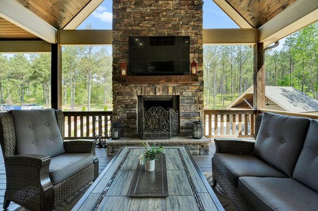 1699 NE Boyles Mill Road, Dalton, GA 30721