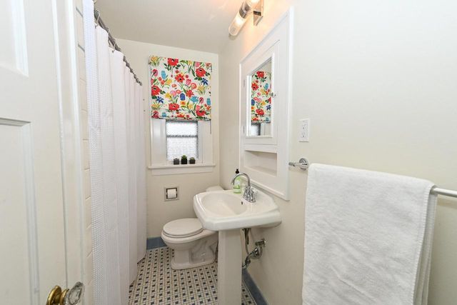 1705 N 68th STREET, Wauwatosa, WI 53213