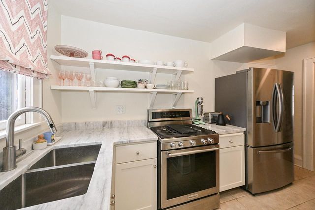 1705 N 68th STREET, Wauwatosa, WI 53213