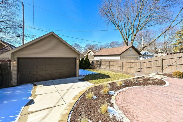 1705 N 68th STREET, Wauwatosa, WI 53213