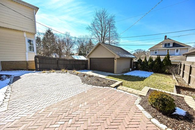 1705 N 68th STREET, Wauwatosa, WI 53213