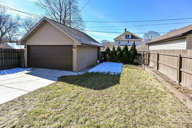 1705 N 68th STREET, Wauwatosa, WI 53213