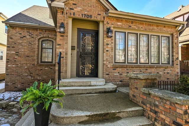 1705 N 68th STREET, Wauwatosa, WI 53213