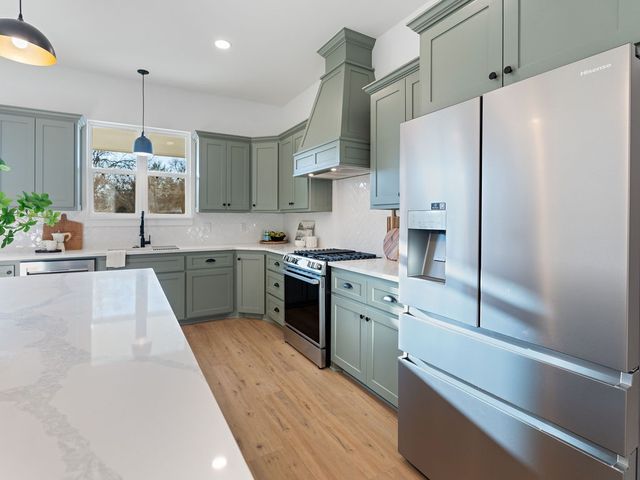 75 W Elmwood Dr, Mount Vernon, TX 75457