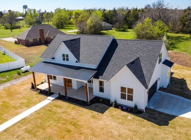 75 W Elmwood Dr, Mount Vernon, TX 75457