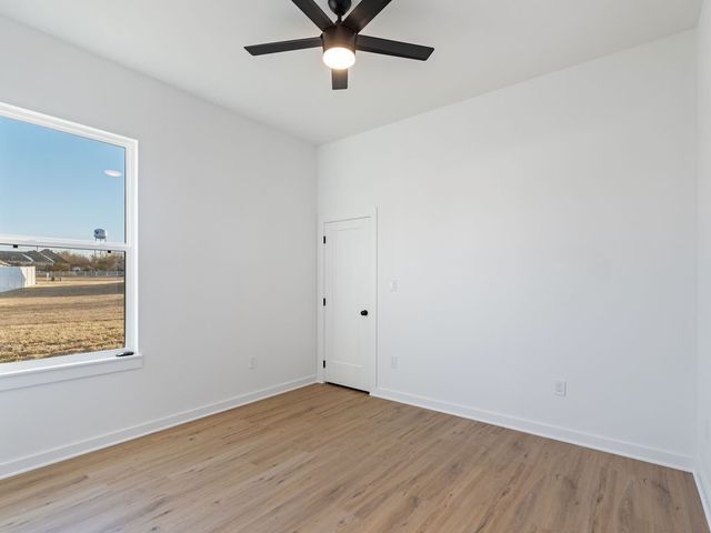 75 W Elmwood Dr, Mount Vernon, TX 75457