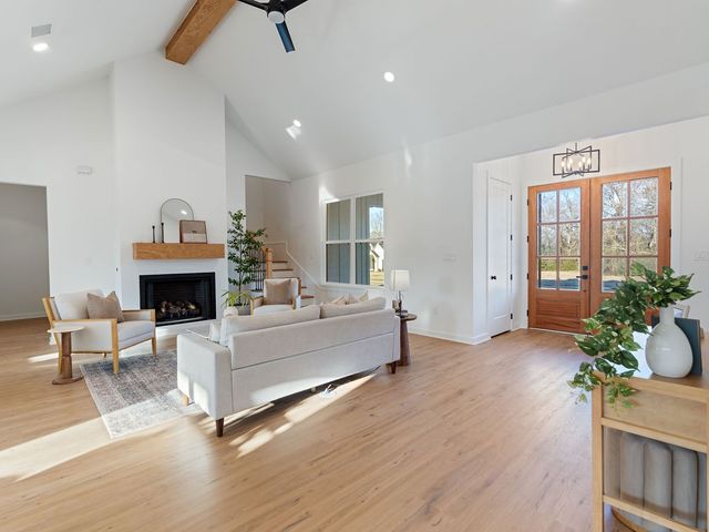 75 W Elmwood Dr, Mount Vernon, TX 75457