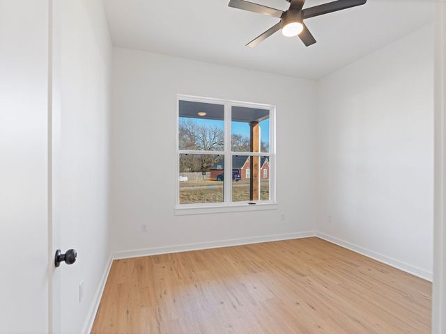 75 W Elmwood Dr, Mount Vernon, TX 75457