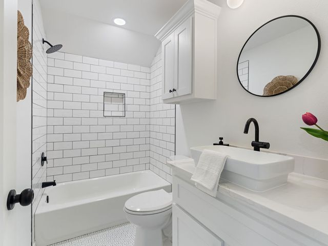 75 W Elmwood Dr, Mount Vernon, TX 75457