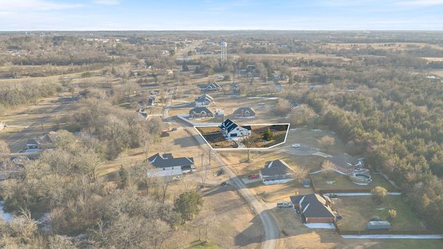 75 W Elmwood Dr, Mount Vernon, TX 75457