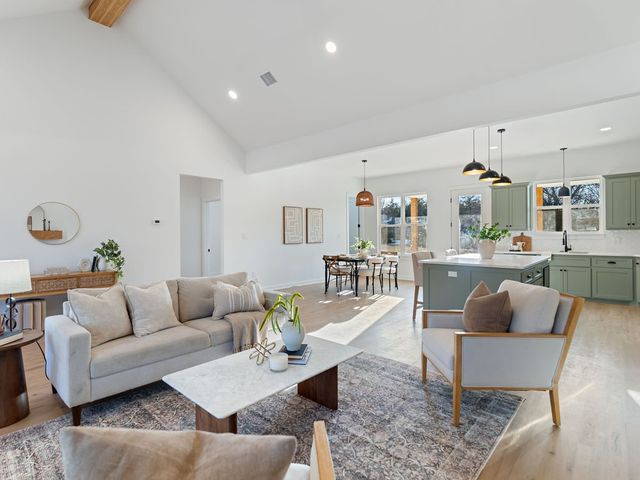 75 W Elmwood Dr, Mount Vernon, TX 75457