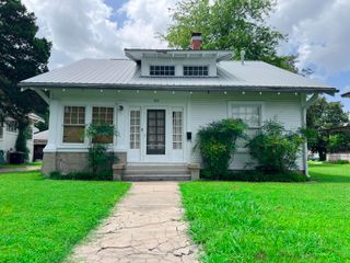 223 D Street NW, Miami, OK 74354