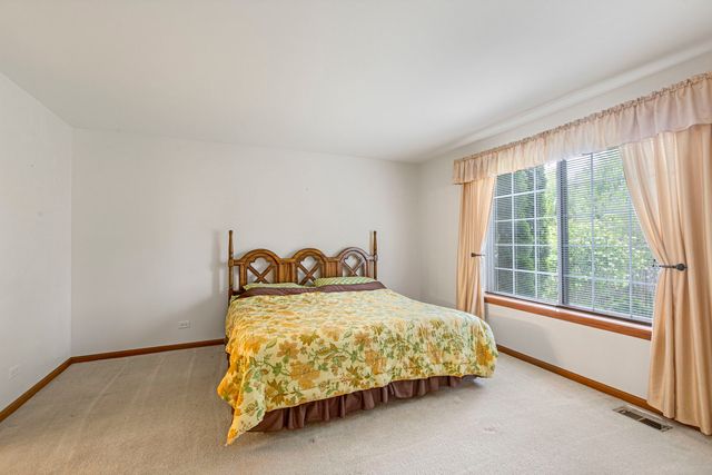 9231 Durham Drive, Huntley, IL 60142