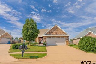 717 White Bear Trl, Lindale, TX 75771