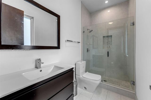 8221 NW 34th Dr, Doral, FL 33122