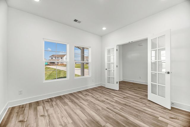 2563 Peaceful Valley Dr, Columbia, TN 38401