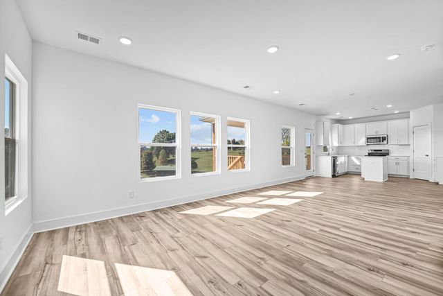 2563 Peaceful Valley Dr, Columbia, TN 38401