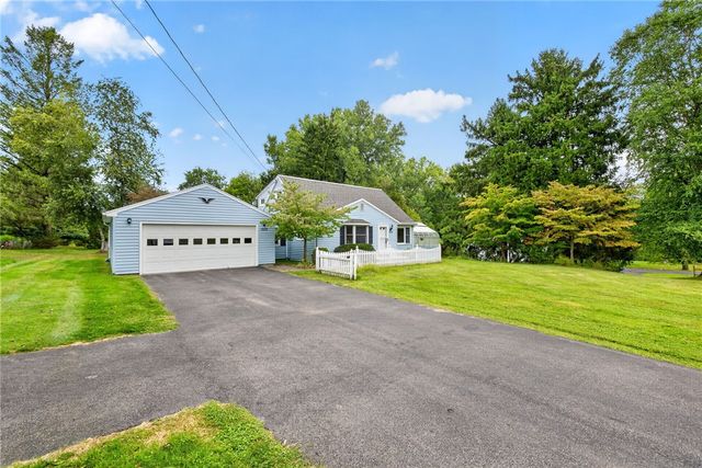1070 Shoemaker Road, Webster, NY 14580