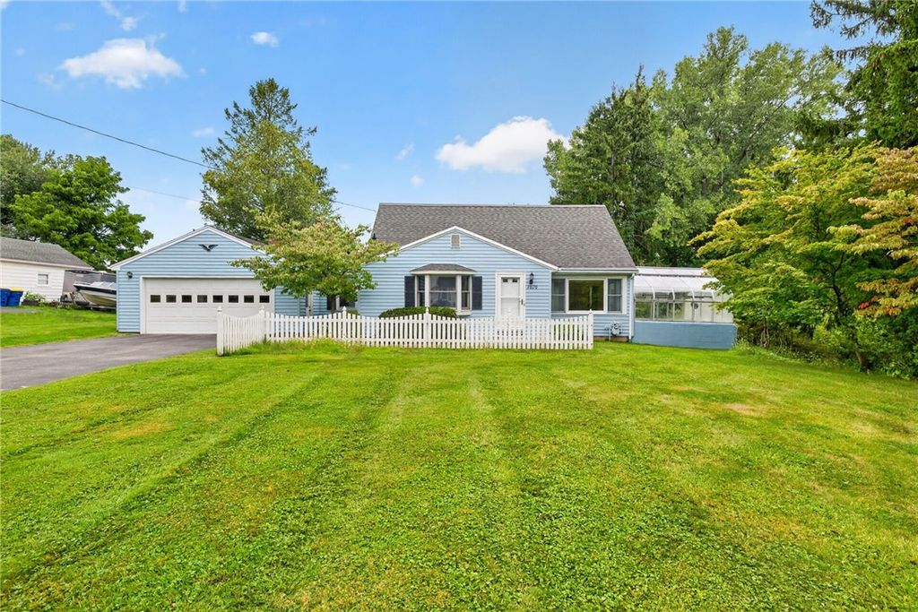 1070 Shoemaker Road, Webster, NY 14580
