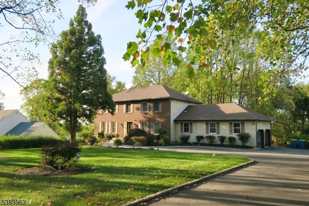 24 Geiger Ln, Warren Twp., NJ 07059